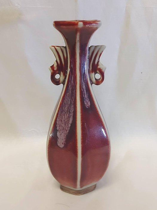 宋代鈞窯红釉宋徽宗御用筆洗奉華御用底款 宋代鈞窯紅釉御貢瓷紫紅鈞釉雙鳳耳正六方酒尊。足裸胎護胎釉，壺