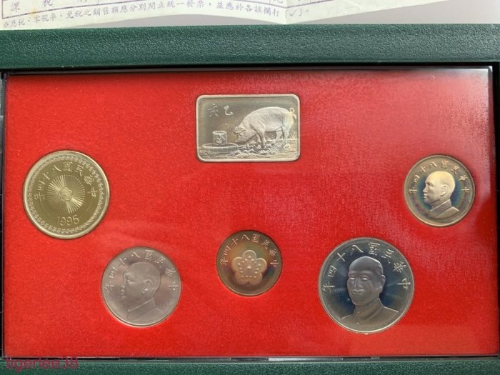 [老排的收藏]~~紀念錢幣~民國84年硬幣精鑄版,豬年生肖套幣/紀念幣. (6)