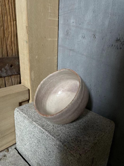 昭和年間森島一伸創作萩燒抹茶碗，附原木盒裝，高8釐米、口徑12.5釐米