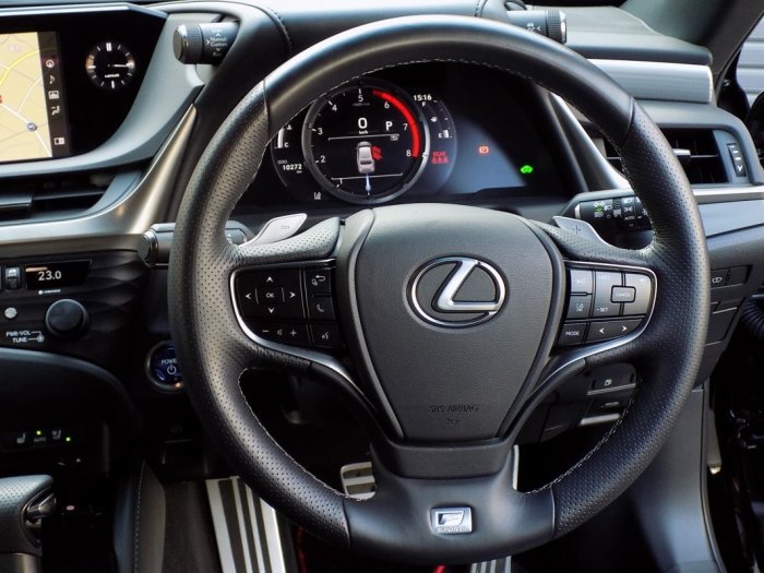車庫小舖 LEXUS Fsport 方向盤 UX200 UX250H ES200 ES250 ES300H 含換檔撥片
