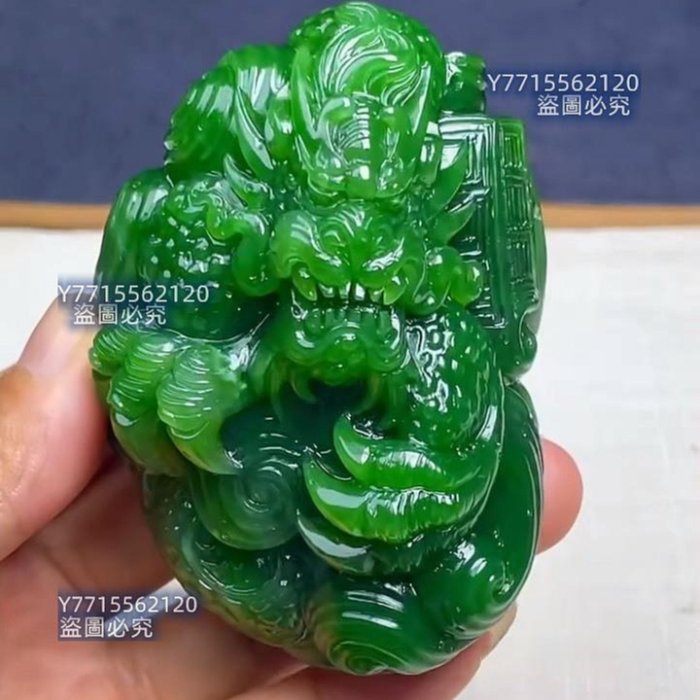 極品和田玉碧玉， 龍行天下手把立體工藝，刻畫細膩，工藝精湛，玉質油