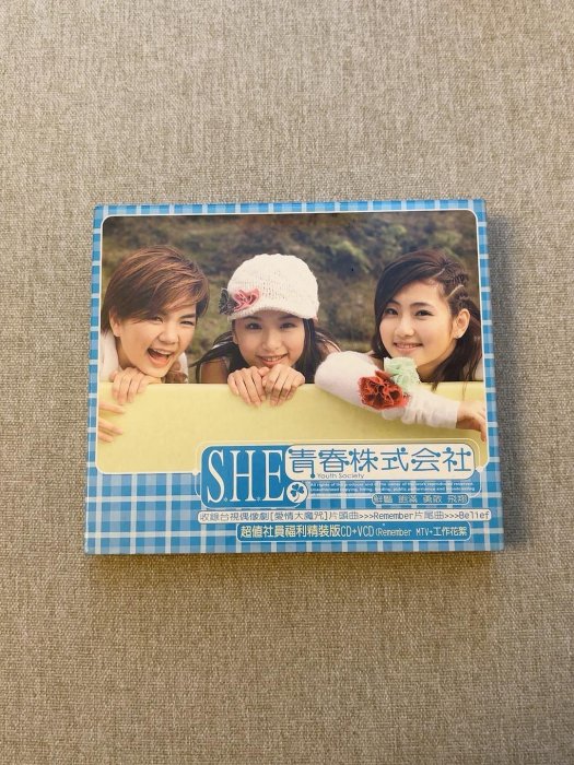 S.H.E SHE 青春株式会社 台湾盤CD+VCD 新品未開封 S.H.E – 青春株式会社– CD (Album) + CD (VCD), 2002 [r12637819
