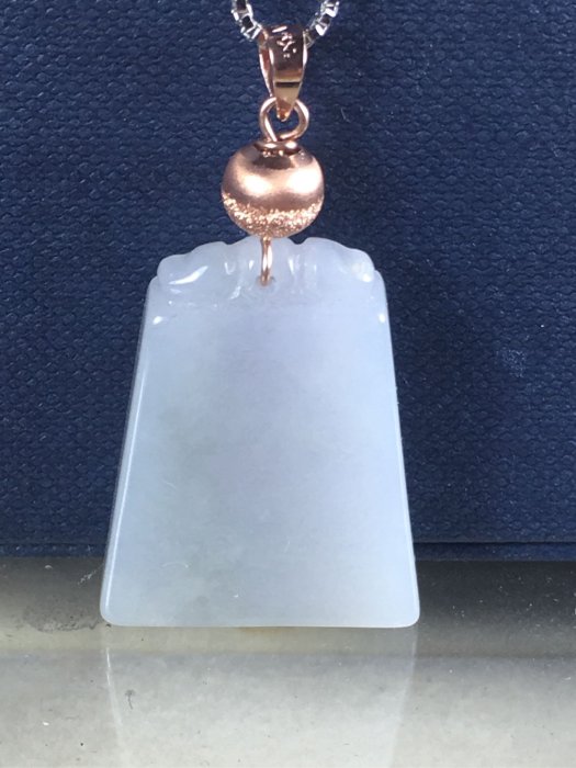 天寶流當品～～585玫瑰金A貨翡翠無事牌墜