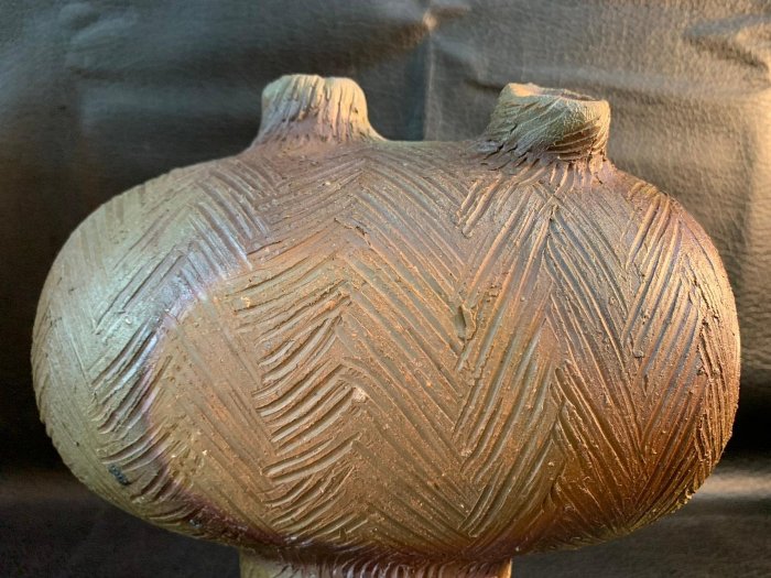 古玩輕鬆拍】老日本岡山古備前燒陶藝家作高原邦彦落款備前多口壺/藝術
