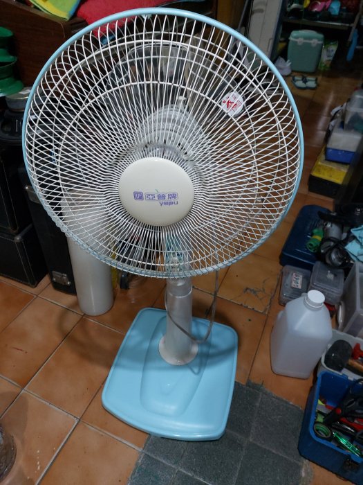 ((拍賣就是要撿便宜))二手商品-一亞普睥14吋35CM60Ｗ強風電風扇