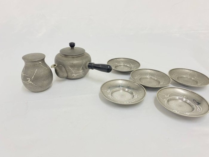 鍚茶壺 日本古美術】老松紋本錫款【側把壺】 配乾茂號【錫壺承】 天然薌