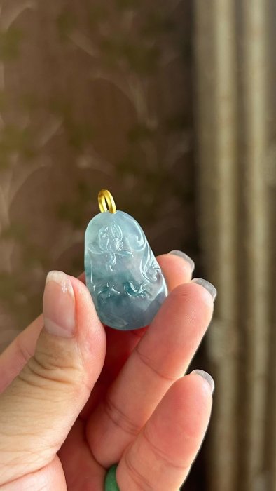 嚴選緬甸翡翠A貨蓮花擺件，種老水潤冰藍美石，手工精雕荷花，18K金扣頭
