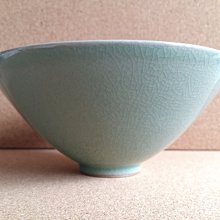 高麗青瓷、茶碗。　　無傷、箱。 高麗青瓷、茶碗。 無傷、箱。
