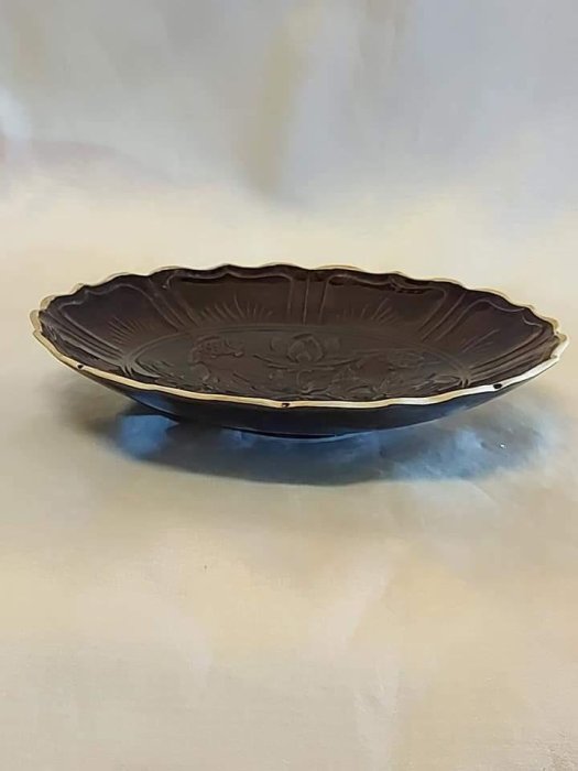 稀有國寶品種北宋黑定官窯黑單色釉盤內刻劃花芒口足底官字款瓷盤定窯創