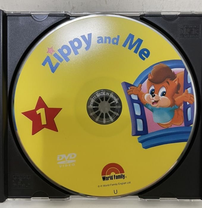 寰宇迪士尼美語Zippy and me 3DVD（有字幕，裸片）+ 黃色帽子片況佳