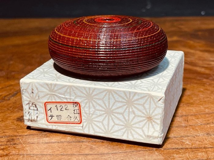 染付 景徳鎮 印盒 印合 香盒 香合 墨盒 蓋盒 粉盒 茶道具 書道品 時代物 10/30結標名家玉山作朱泥原木独楽塗香盒三件CCJ0361 –香道具火缽