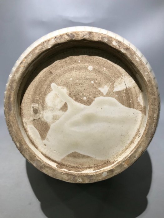 嚴選宋代定窯白瓷九龍瓶，細膩胎體與溫潤釉面完美融合，精湛工藝雕琢出