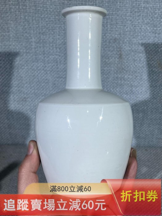 宋代定窯棒槌瓶品相完好如圖，釉面瑩潤古樸，器型規整，修足規整，底足