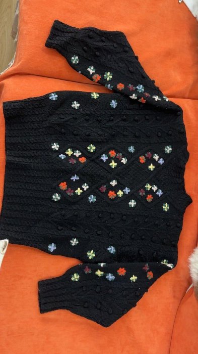 純日子羊毛衫 純日子純羊毛衫 刺繡款毛衣1件 衣長57袖長45單位未註明