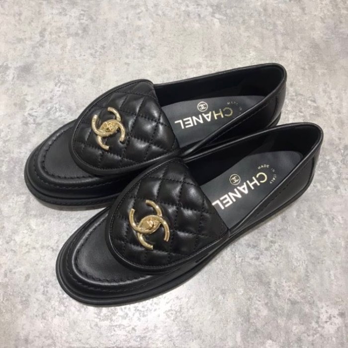 Chanel 樂福平底鞋 黑/白色《精品女王全新&二手》