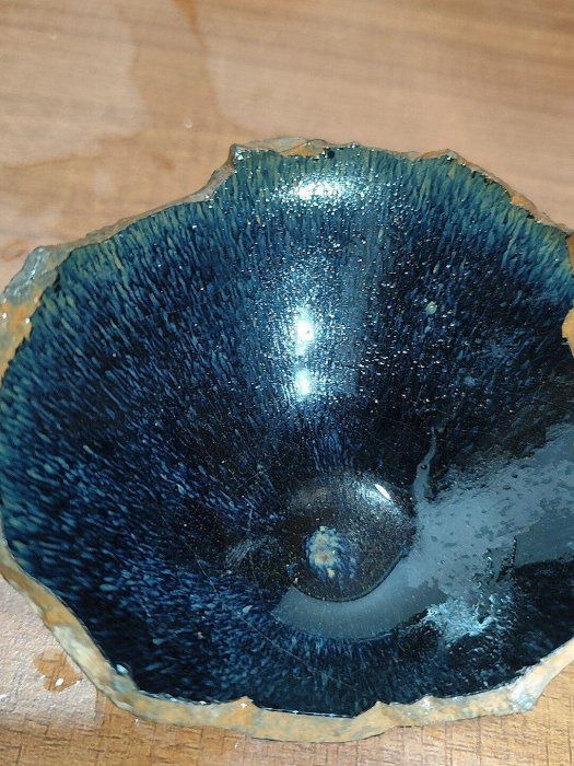 中国古美術 藍兔毫六方盞 宋代建窯 包口造形 藍兔毫意匠 茶碗 茶道具 骨董 陶 宋代建窯兔毫束口盞，釉面深藍兔毫紋美，蛤蜊光內壁添古韻，鐵胎厚重無