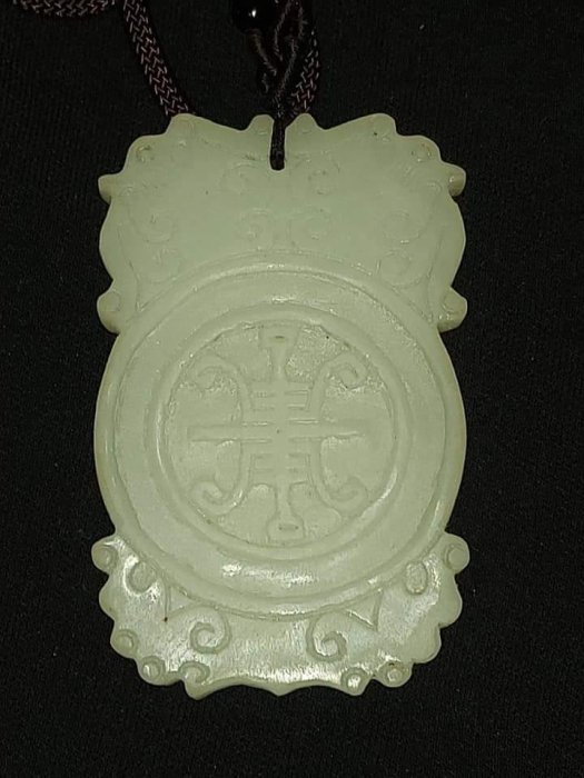 清-乾隆白玉雕，那個年代和田玉就是好東西總的來説，清代宮廷用玉直接