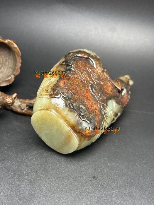 精美和田玉黑皮籽料鼻煙壺！雕刻祥龍！古代皇室之品！雕刻精美！玉質溫