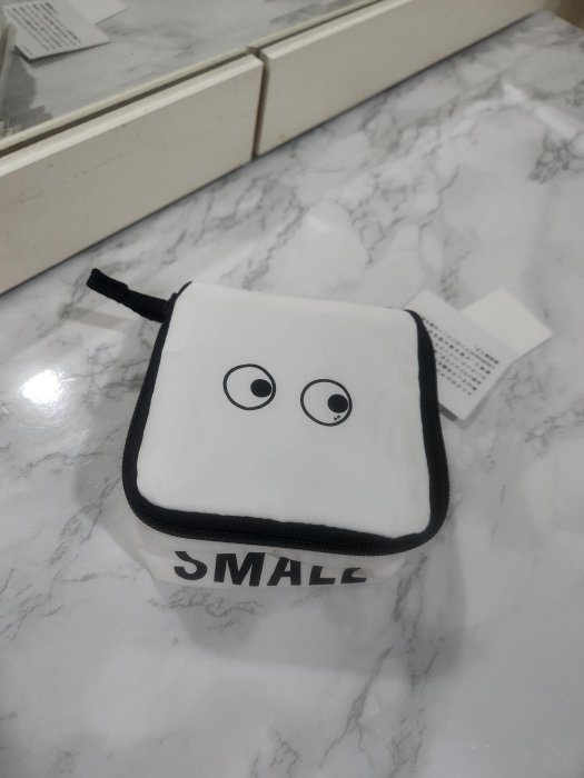 大眼睛 UNIQLO ANYA聯名 收納旅行包包裝小物 10×10×6.5 全新品 260讓