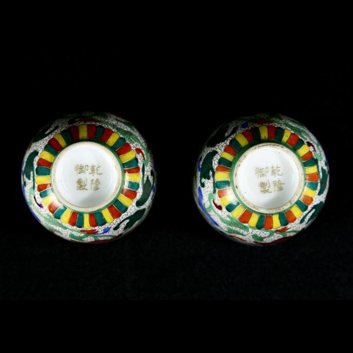 博古珍藏》清乾隆．粉彩描金花卉紋茶杯．附錦盒．早期收藏．老件瓷器