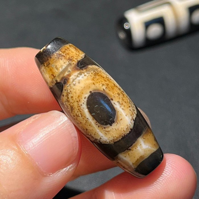 嚴選臺灣工藝朱砂天珠，品相完美，風化細膩，32.3x12x11.2mm 天地天珠