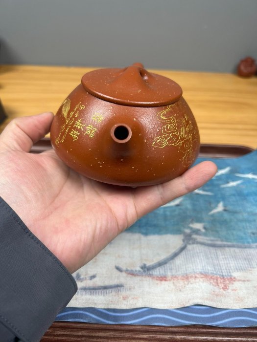 極上 古美術　清朝　紫檀台　物置 倉庫整理品F--3 超值精工好料推薦正高級工藝美術師夏瑞娟朱泥330cc景舟石瓢壺#收藏文玩