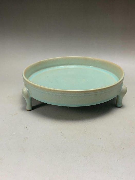 宋汝窯青釉緑釉三本足香炉  美品  陶磁器 宋汝窯青釉緑釉三本足香炉 美品 陶磁器 宋汝