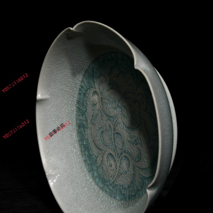 宋汝窯冰裂紋刻花卉紋葵口洗，高4.7cm直徑18.8cm，編號377407古玩收藏