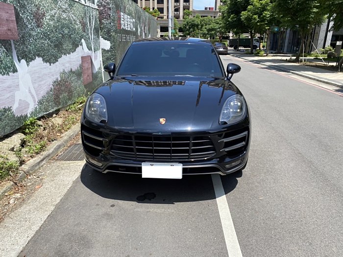 誠意出售 2016 MACAN turbo 跑七萬 己認證完成