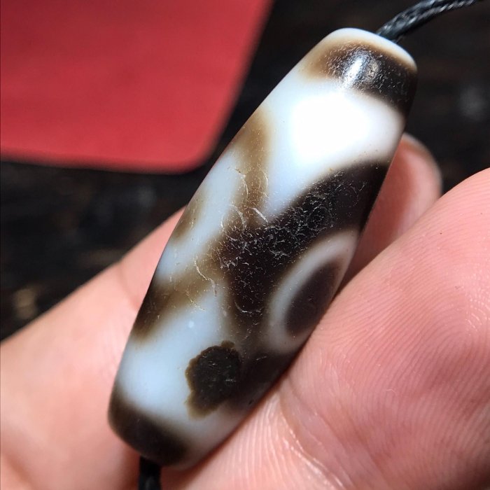 嚴選手工打造的蓮花三眼天珠，瑪瑙精製，風化自然，尺寸：毫米級，適合