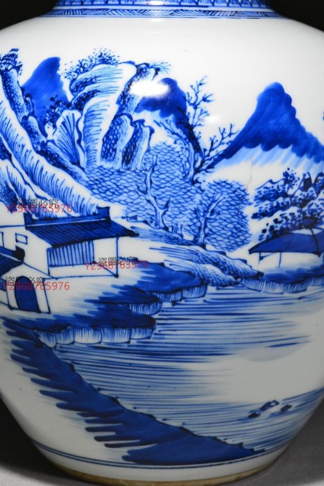 中国　大清乾隆年製款　青花　山水人物文　八角面取瓶　M　R7289B 中国 大清乾隆年製款 青花 山水人物文 八角面取瓶 M R7289B