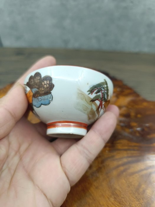 嚴選大正年間九谷燒茶杯，獨特手繪人物山水藝品，口徑7.8公分高4公分