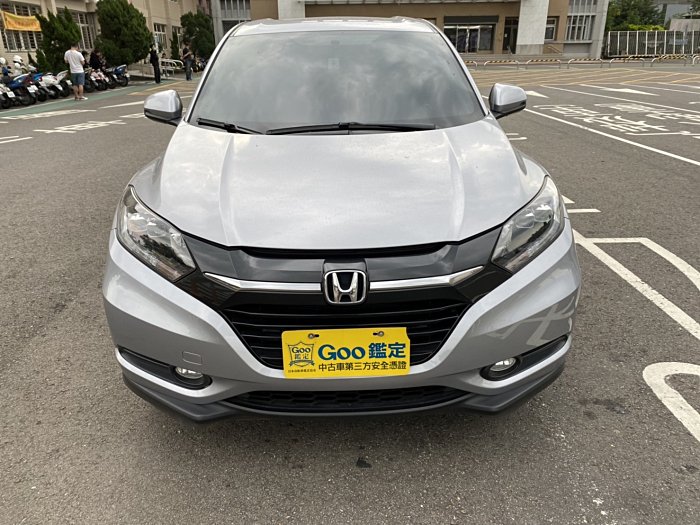 誠意出售 2017 HR-V 跑8萬 車況我把關你負責喜歡 己認證完成