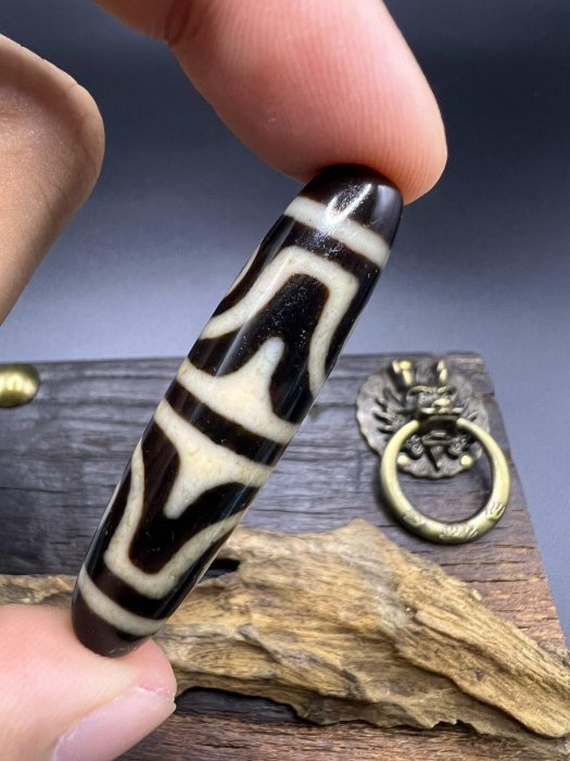 嚴選上肯天珠，如意四眼工藝手工珠，尺寸對孔49.6mm直徑12.2mm，黑白咬