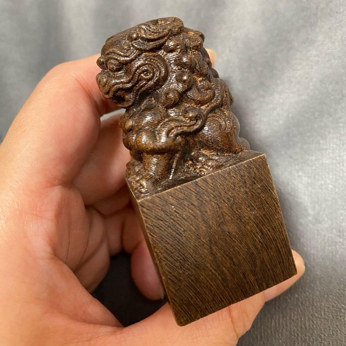 黑檀獅子單顆黑檀木獅子印章高7公分底寬3*3公分隨機出貨印章桌上