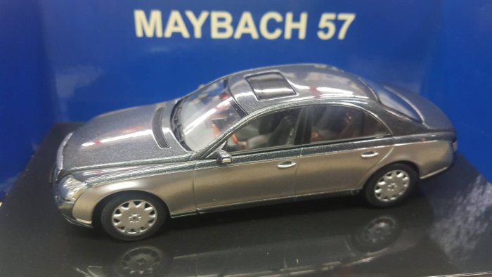 Auto Art SB 1/43 - Maybach 57 Bleue et grise Auto Art SB 1/43 - Maybach 57 Bleue et grise