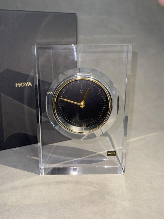 嚴選日本HOYACrystal高階電鍍電子時鐘，尺寸20x13.5cm，重量2.98kg，質地精工打造。 水晶電子時鐘 日本製 高檔時計