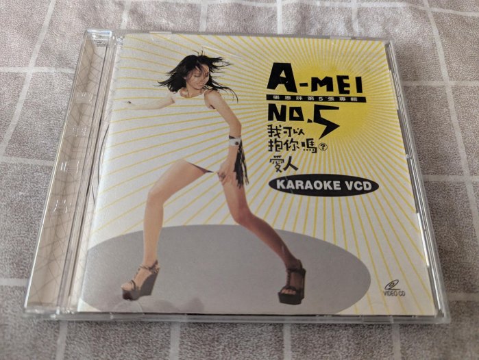 二手專輯 CD 張惠妹 我可以抱你嗎 愛人 妹力99凱旋版 張惠妹Amei 我可以抱你嗎？愛人專輯CD + 妹力99演唱會passport 1999