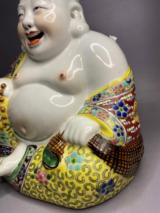 嚴選民國時期福建會館粉彩彌勒佛雕像，高20公分寬18公分，全新未損全品