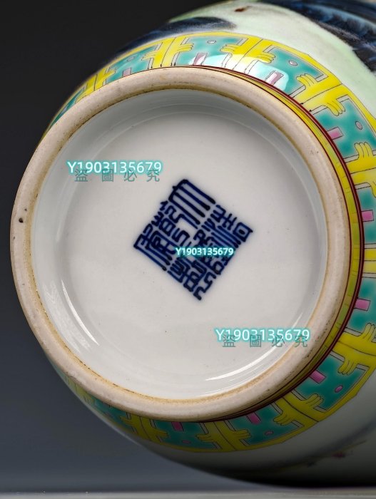 大清乾隆年制】滿工粉彩通景山水紋賞瓶。?乾隆時期是歷史上0046311056