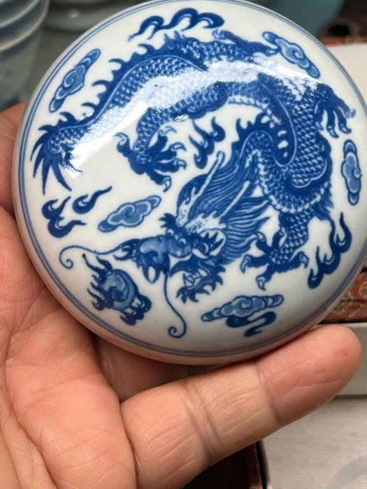 清乾隆時代　粉彩虎溪三笑文香盒 印泥合子 人物印泥盒 香合 文房具(F-48) 嚴選日本回流西泠印社乾隆年制青花龍紋印泥盒，帶原裝錦盒與60克光明