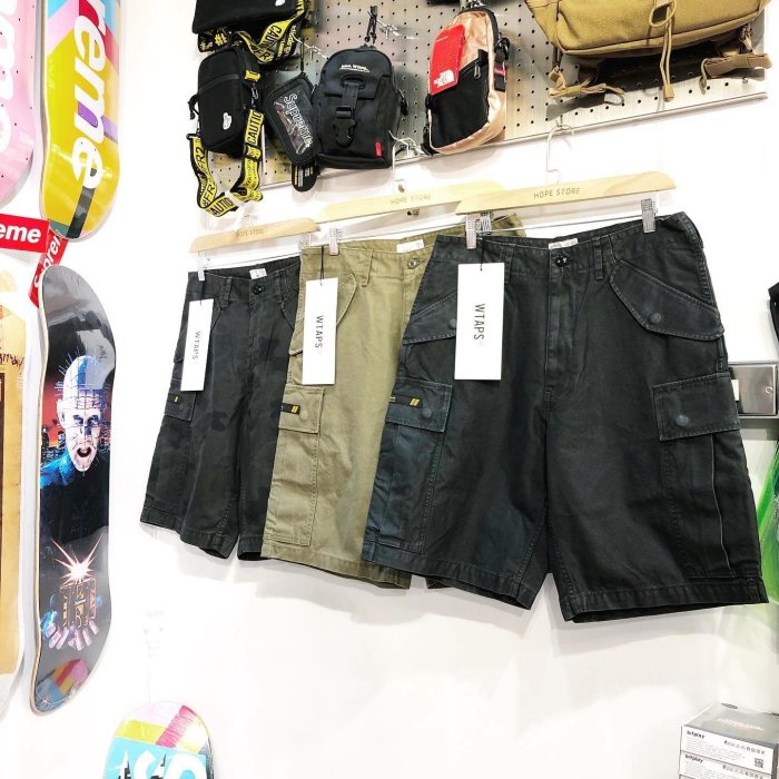 パンツ WTAPS 20SS CARGO SHORTS 01/ SHORTS WTAPS Men's 20 Cargo Shorts in Black WTAPS