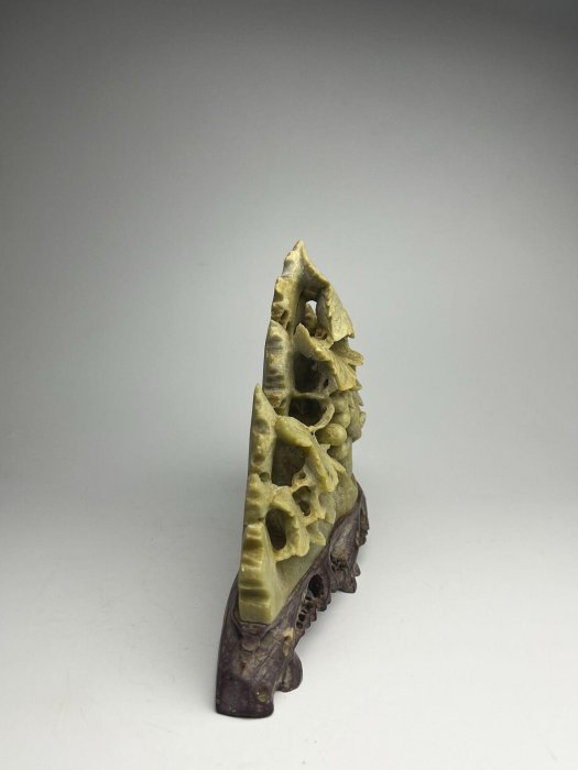 創匯時期出口精品天然青田石石雕《松鼠葡萄》山子擺件/底座也為天然石
