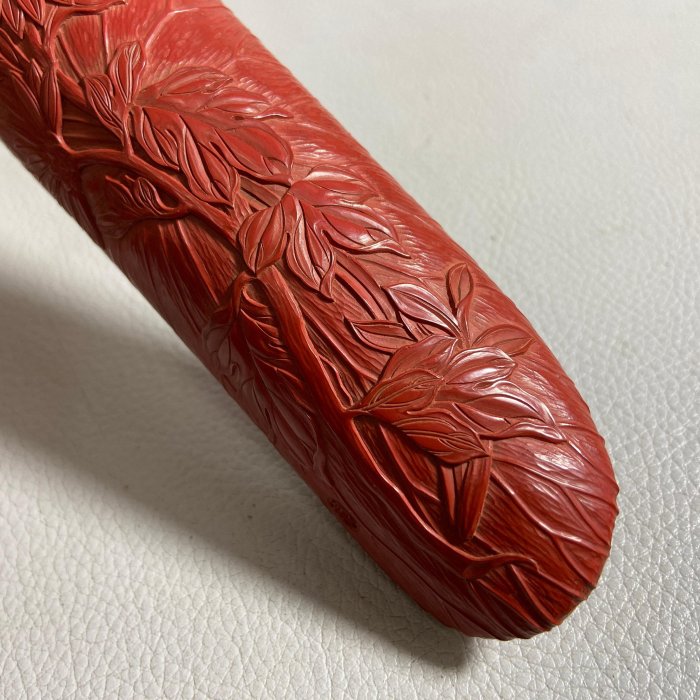 古玩輕鬆拍】古日本明治年高橋皖山造「皖山人刀」在銘木胎堆朱茶