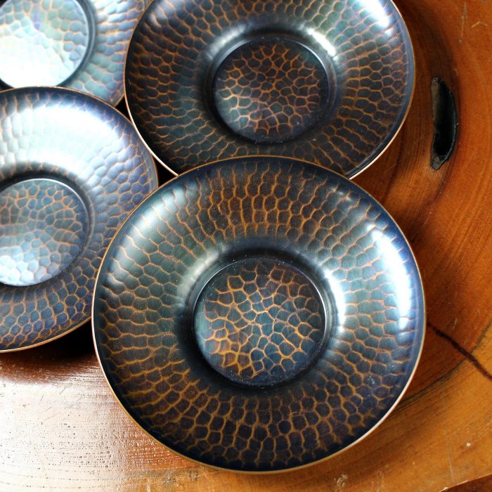 桑園の】日本高級茶道富貴堂478g 手工捶打紫金銅鎚目肌茶托五客黃巾附D