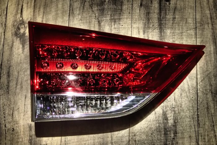 DJD19073111 TOYOTA SIENNA 第五門 內側尾燈 左後尾燈內側 原廠件 單邊