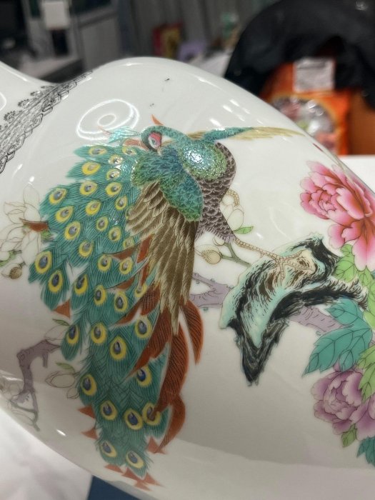 【海】粉彩 孔雀牡丹文 大型花瓶 中国景徳鎮製　高さ６２cm 花入 花器 花瓶 中国美術 陶磁器 景徳鎮 孔雀牡丹文 花瓶 当時物 花入 花器 色絵