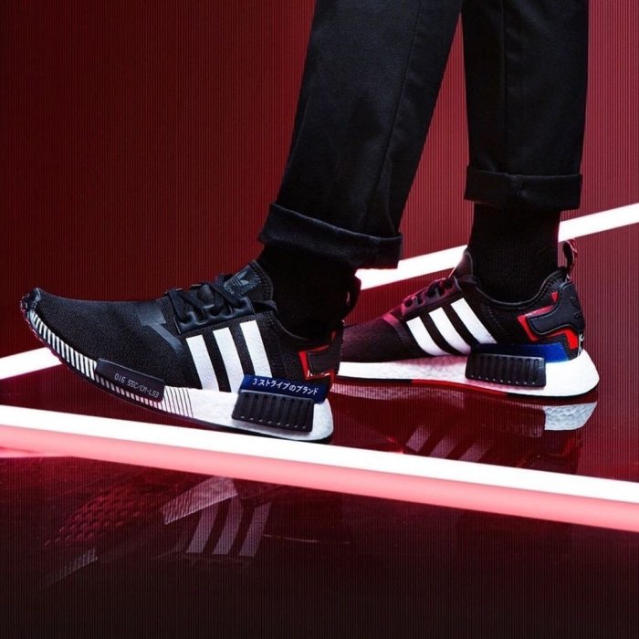 鋒仔】ADIDAS NMD R1 BOOST 日文黑白藍透氣網布百搭休閒慢跑鞋EF2357
