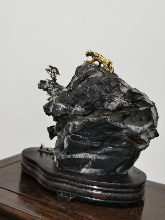靈璧石滴水蓮花景觀石，天然玉化黃石，細節精雕藏意深邃，實木底座添