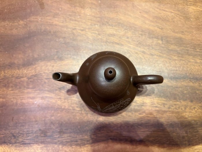 嚴選宜興紫砂壺，李雲工藝美術師力作，原礦粗砂思婷泥，雙面藝術刻劃巧